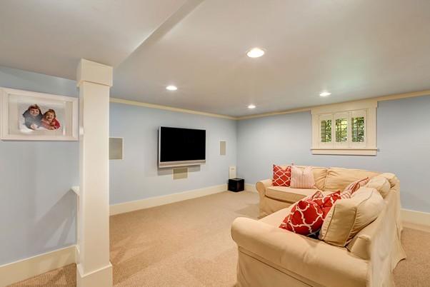 How Can a Luxury Home Builder in Woodside Blend Modern Design With Natural Surroundings?